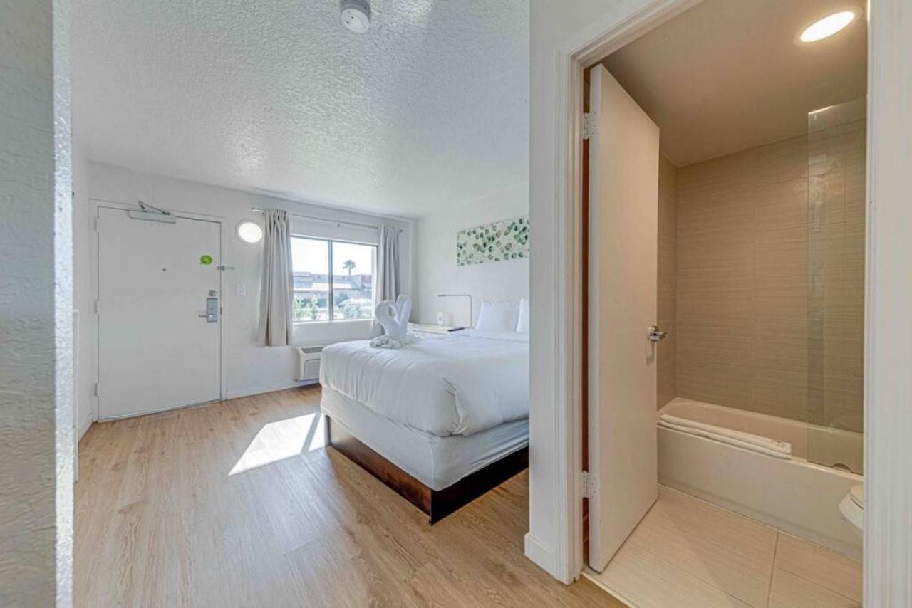 Travel Lodge By Wyndham 10 Min From Disney Kissimmee Exterior foto
